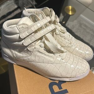 Women’s Reebok F/S Hi Crackle (5411’s)